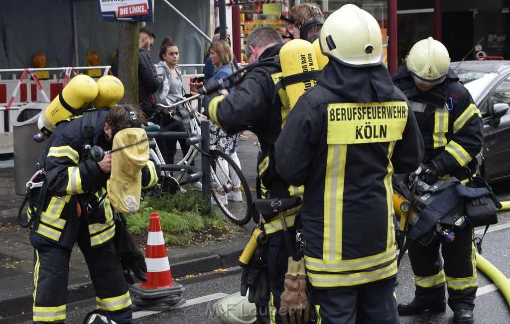 Feuer 2 Koeln Nippes Neusserstr P142.JPG - Miklos Laubert